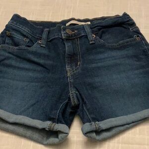Used Levi’s Mid Length Cuffed Short Size 24